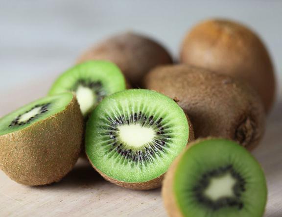 What Is the Differences between Green Kiwi and Gold One?