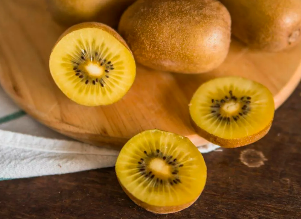 Kiwifruit yellow calories leaves